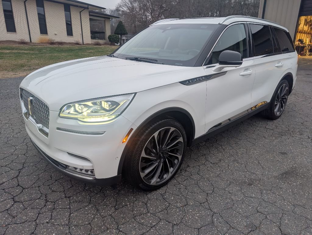 Used 2020 Lincoln Aviator Reserve w/ Equipment Group 202A image 2