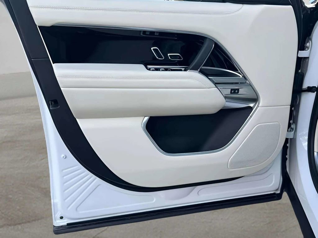 Used 2023 Land Rover Range Rover SE image 26