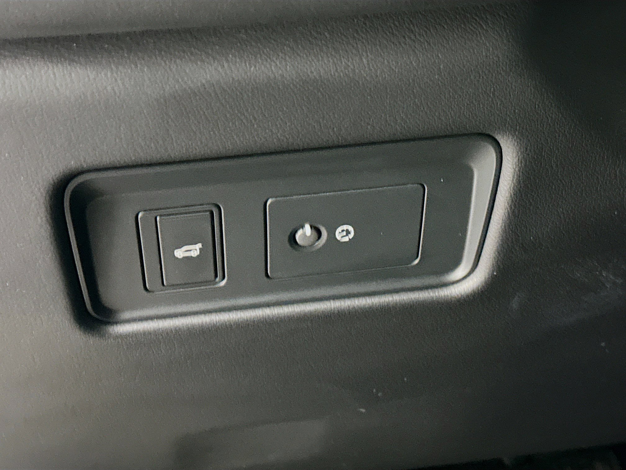 Used 2024 Jaguar F-PACE R-Dynamic S image 17