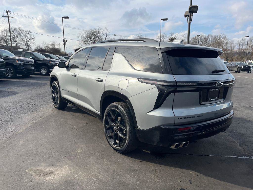 Used 2025 Chevrolet Traverse RS AWD/4WD image 3