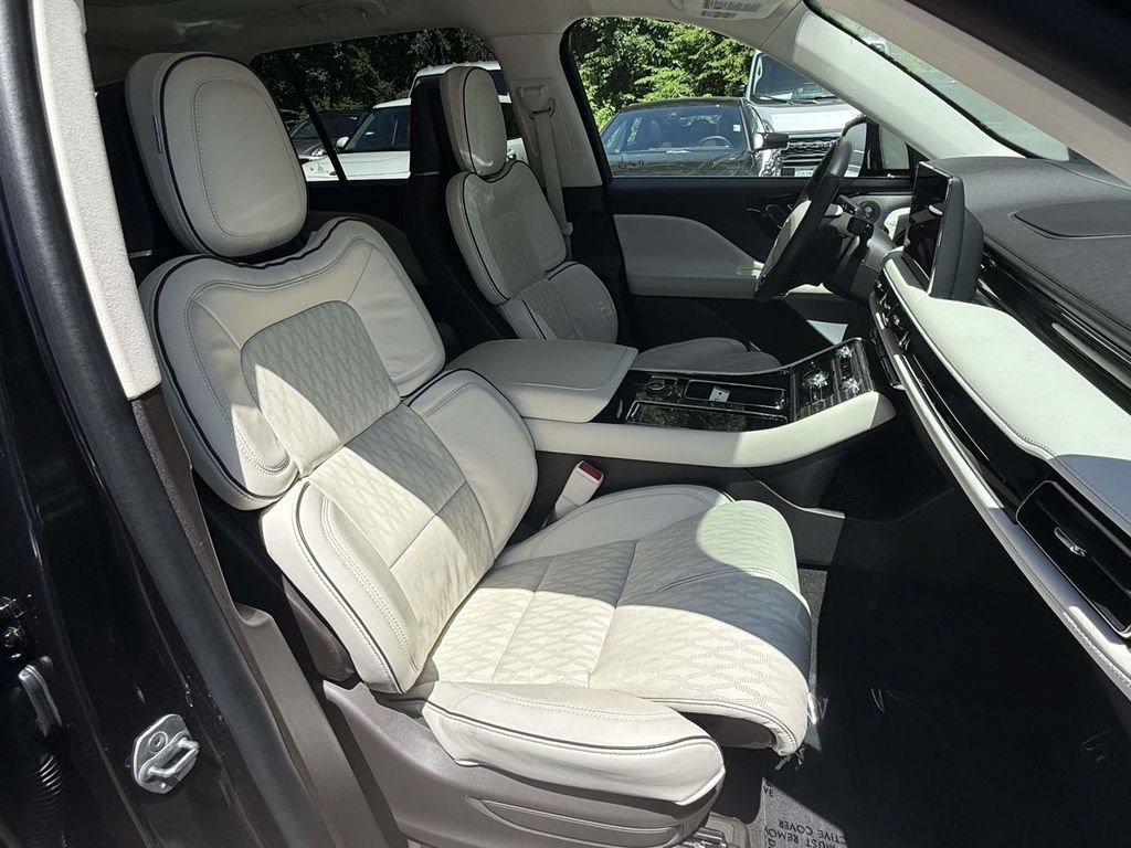 Used 2024 Lincoln Aviator Black Label w/ Jet Package AWD/4WD image 7