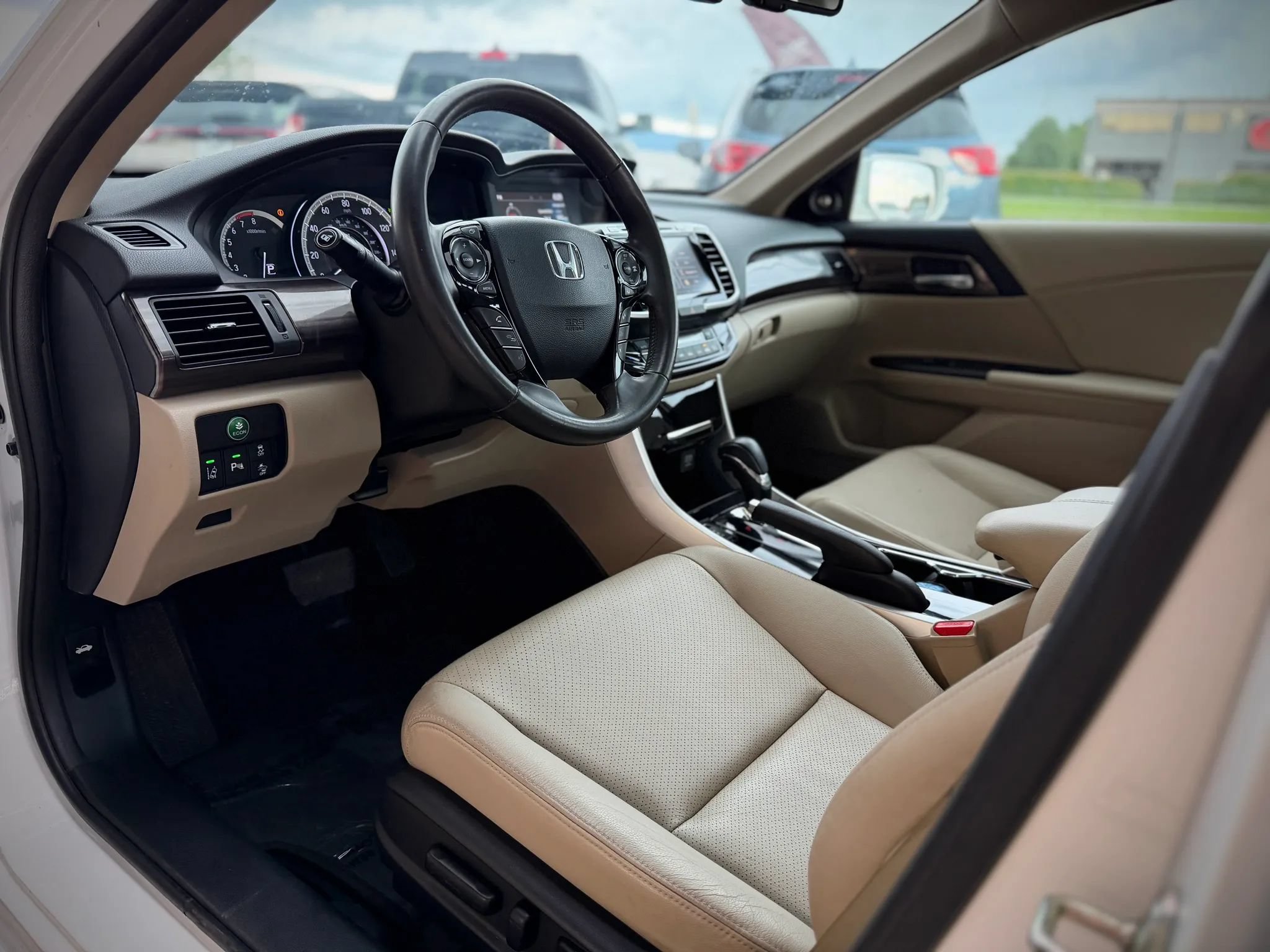 Used 2016 Honda Accord Touring image 8
