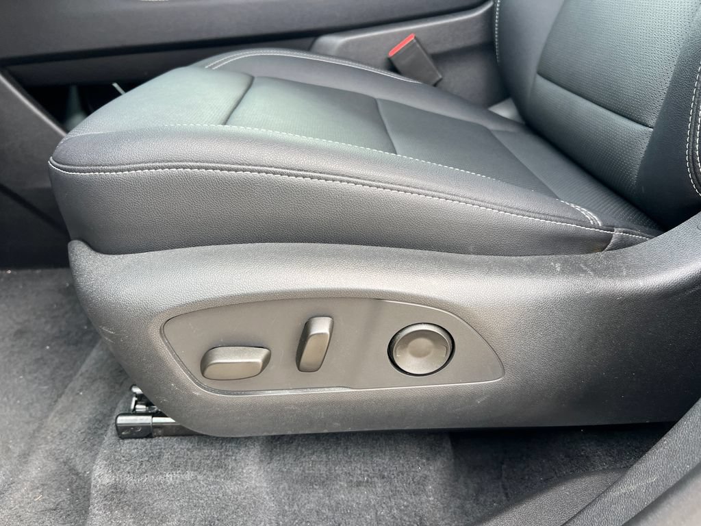 Used 2026 Chevrolet Traverse LT AWD/4WD image 12