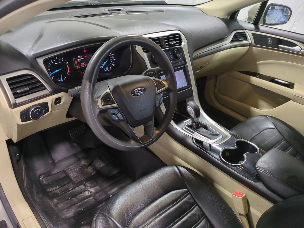 Used 2015 Ford Fusion SE image 12