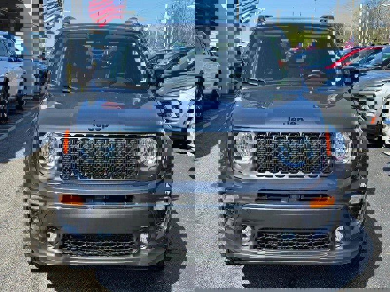 Used 2023 Jeep Renegade Altitude w/ Sun/Sound Group AWD/4WD image 9