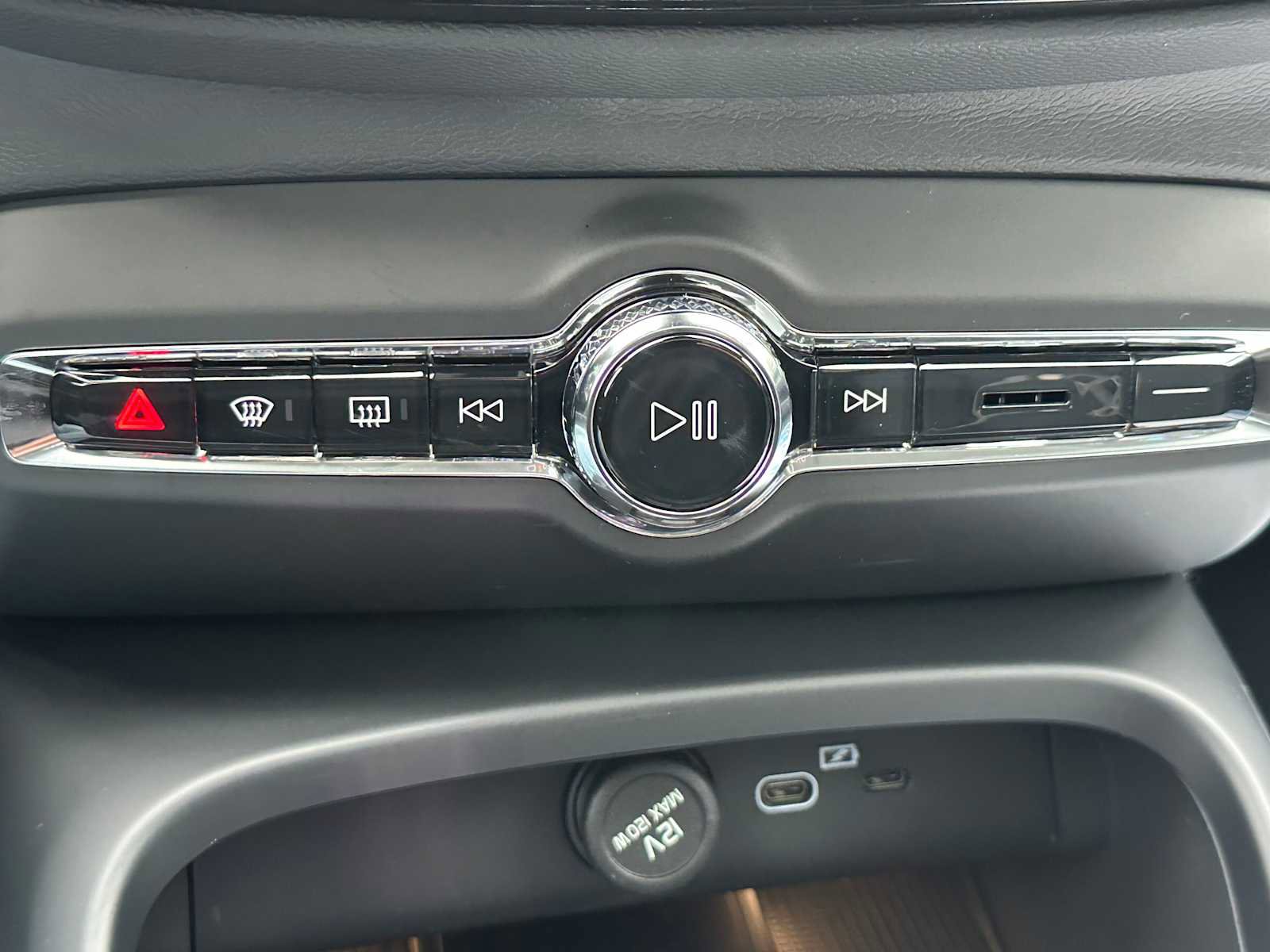 New 2026 Volvo XC40 B5 Ultra w/ Climate Package image 30