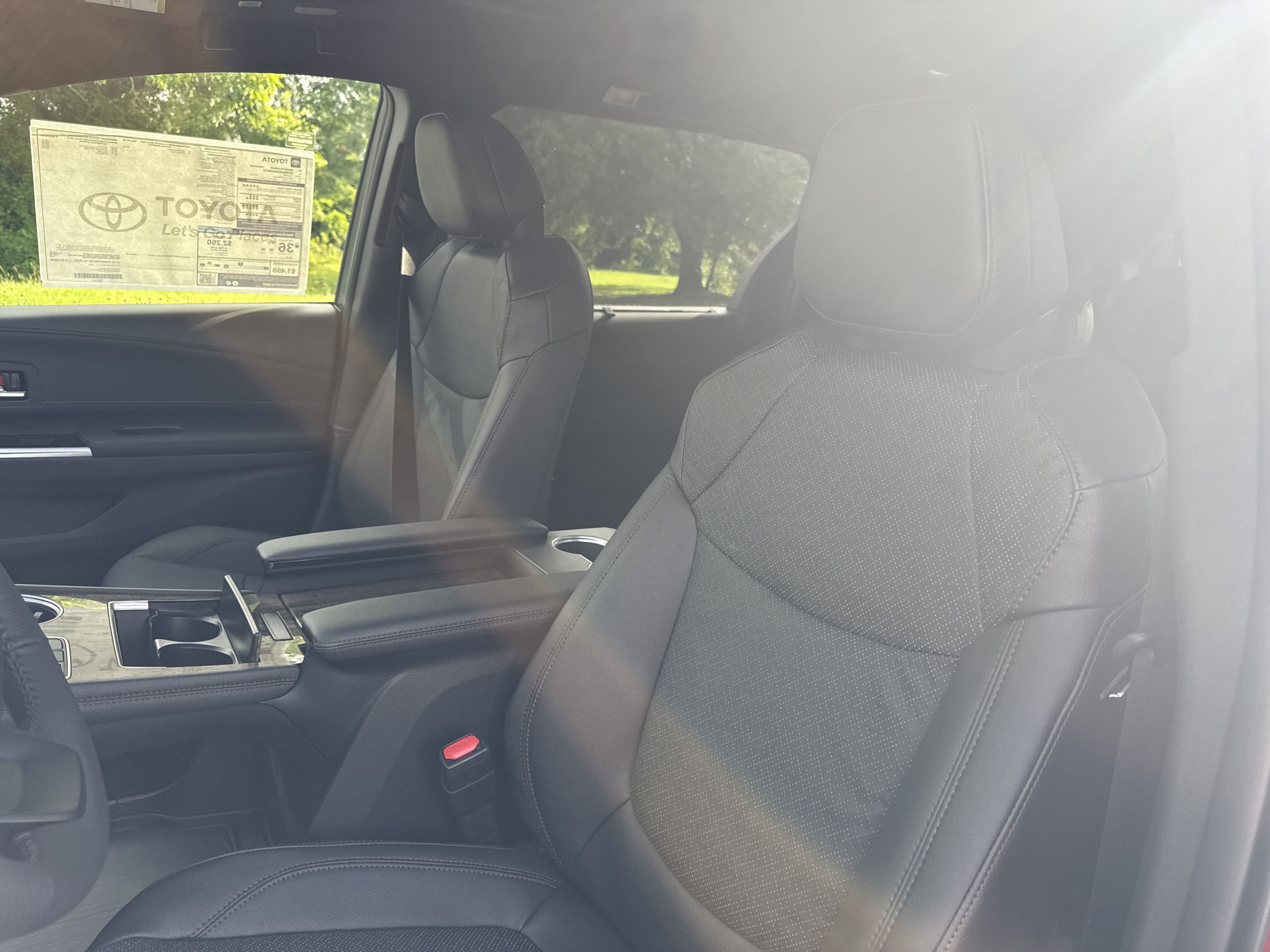 New 2025 Toyota Sienna Platinum FWD image 16
