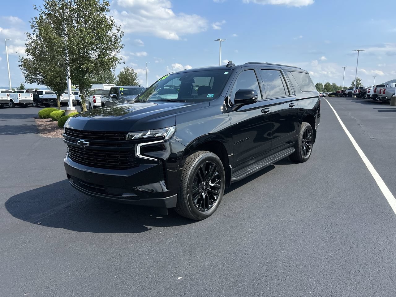 Used 2024 Chevrolet Suburban RST w/ Luxury Package AWD/4WD image 3