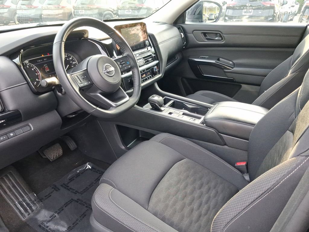 Certified 2024 Nissan Pathfinder SV FWD image 13