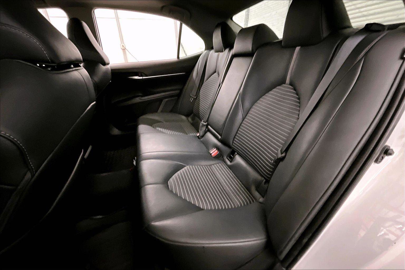 Used 2019 Toyota Camry SE image 25