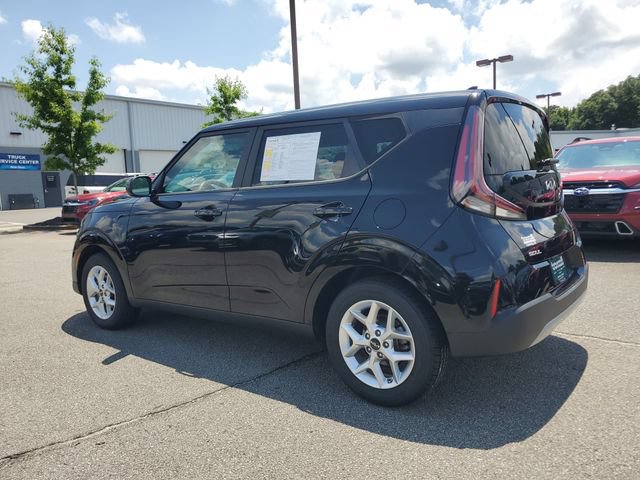 Used 2023 Kia Soul LX w/ LX Technology Package FWD image 4