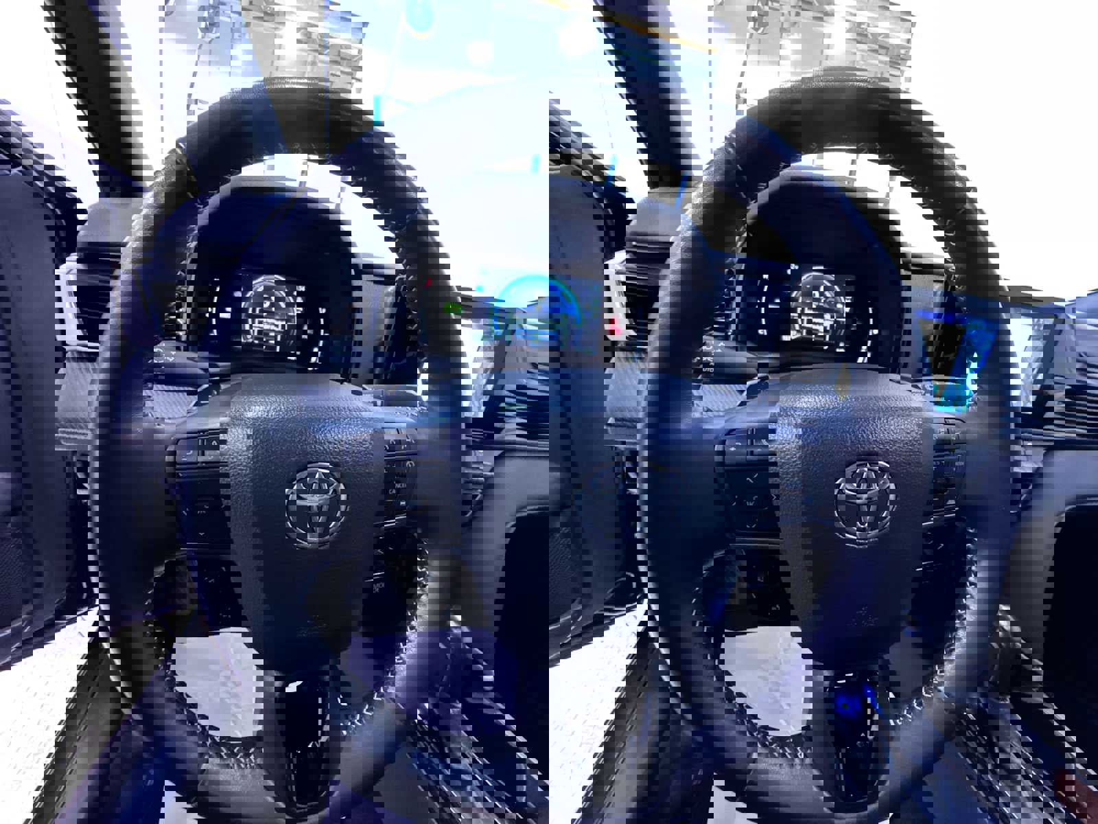 Used 2025 Toyota Camry SE w/ Convenience Package image 15