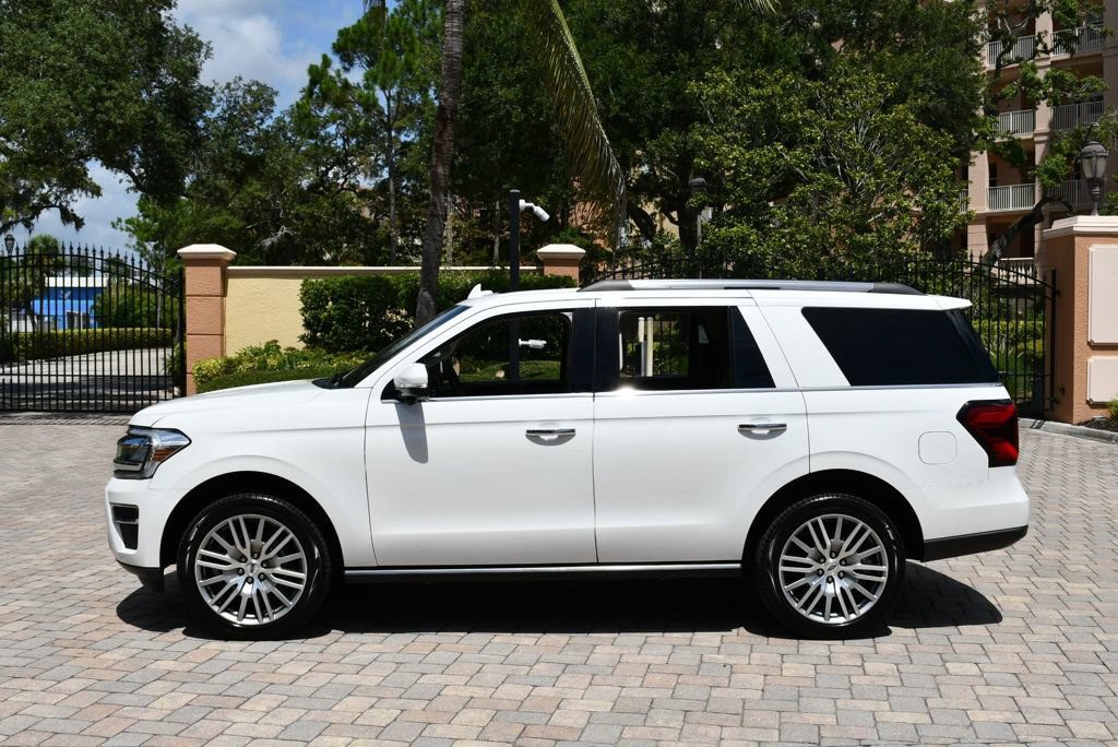 Used 2022 Ford Expedition Limited AWD/4WD image 3