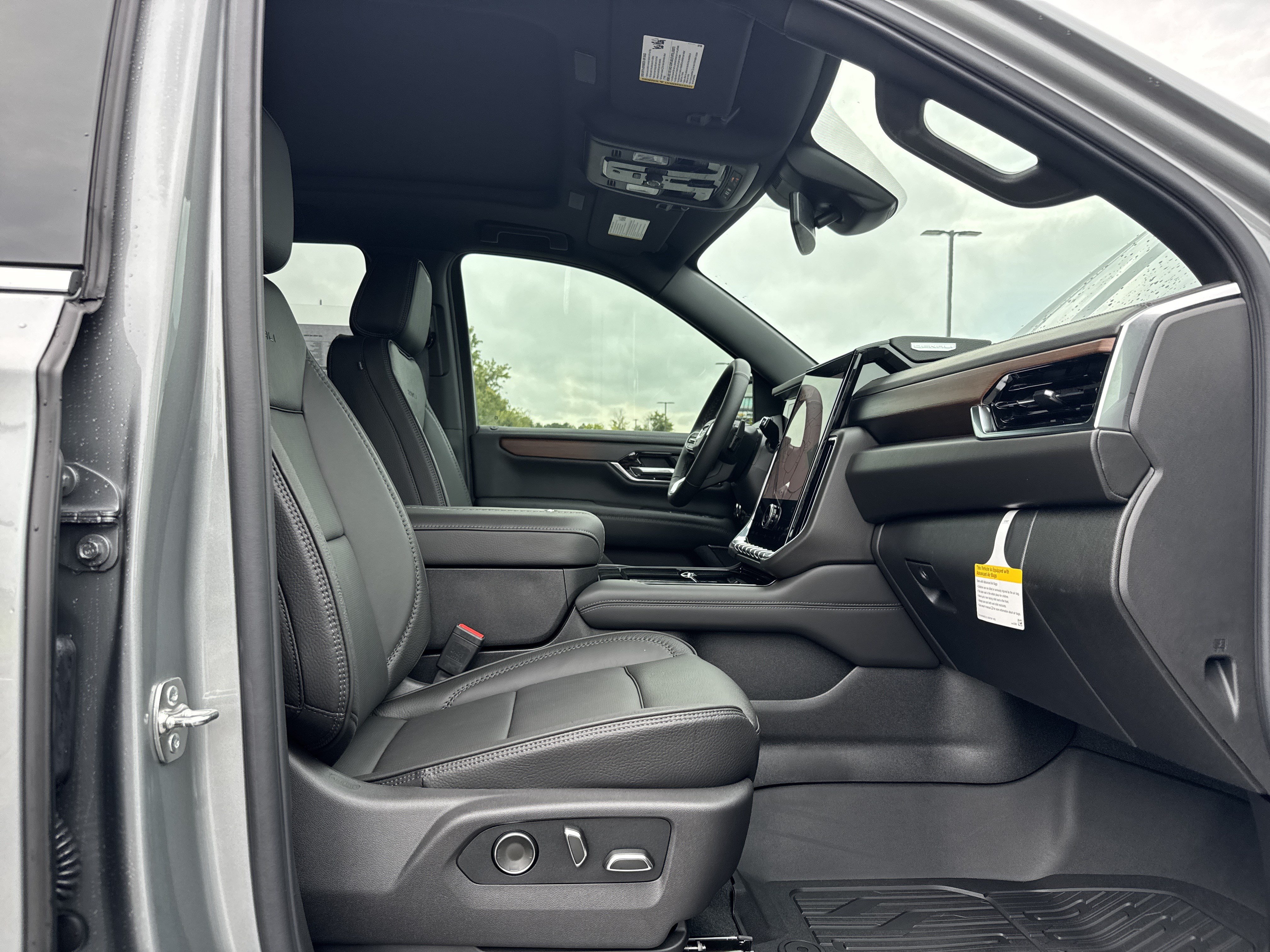 New 2026 GMC Yukon Denali w/ Sun & Power Step Package AWD/4WD image 34