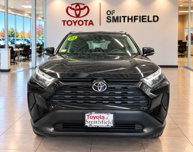 Used 2025 Toyota RAV4 LE AWD/4WD image 6
