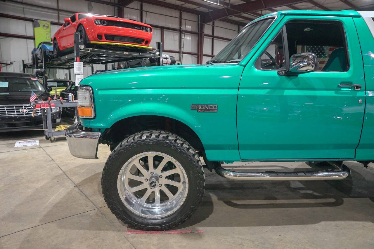 Used 1995 Ford Bronco XLT AWD/4WD image 3