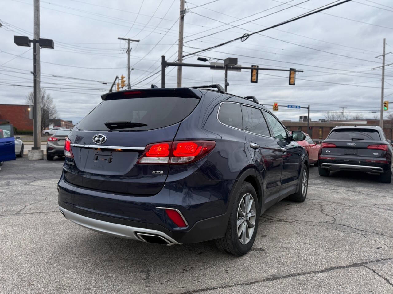 Used 2017 Hyundai Santa Fe SE image 3