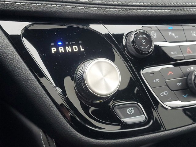 New 2026 Chrysler Pacifica Limited w/ Uconnect Theater Family Group image 28