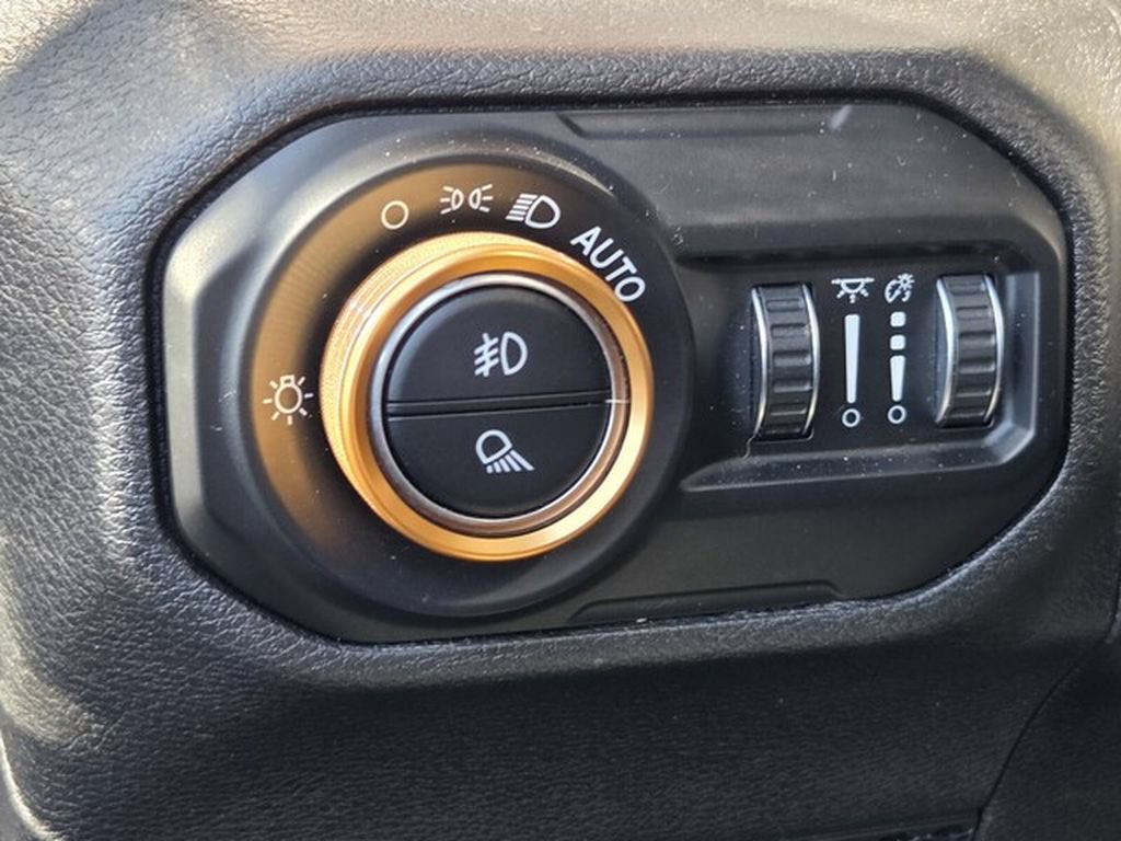 Used 2021 Jeep Gladiator Mojave AWD/4WD image 11
