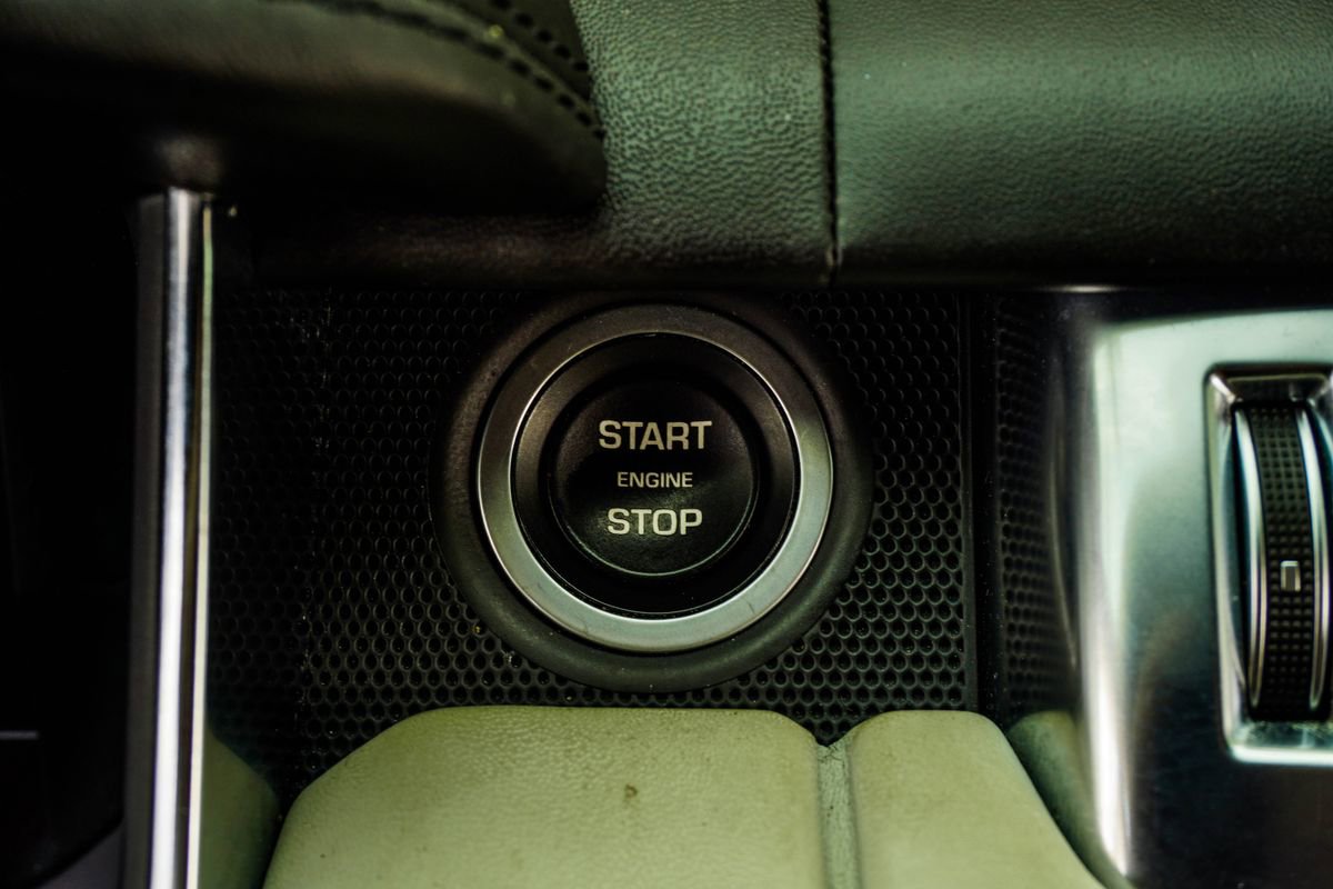 Used 2020 Land Rover Range Rover Sport SVR image 28