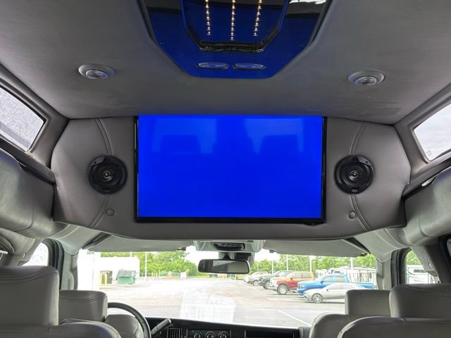 Used 2020 GMC Savana 2500 Extended w/ Enhanced Convenience Package RWD image 4