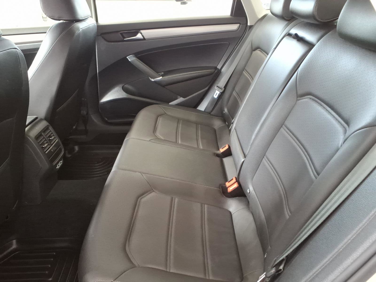 Used 2020 Volkswagen Passat 2.0T SE image 13