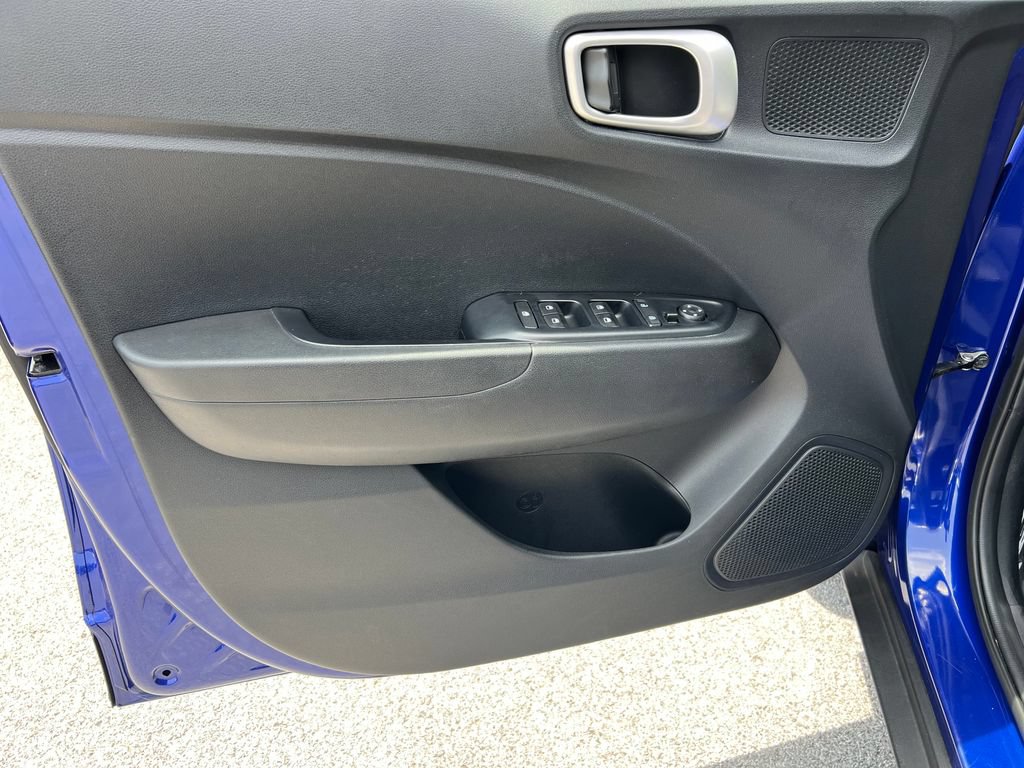 Used 2021 Hyundai Venue SE FWD image 16