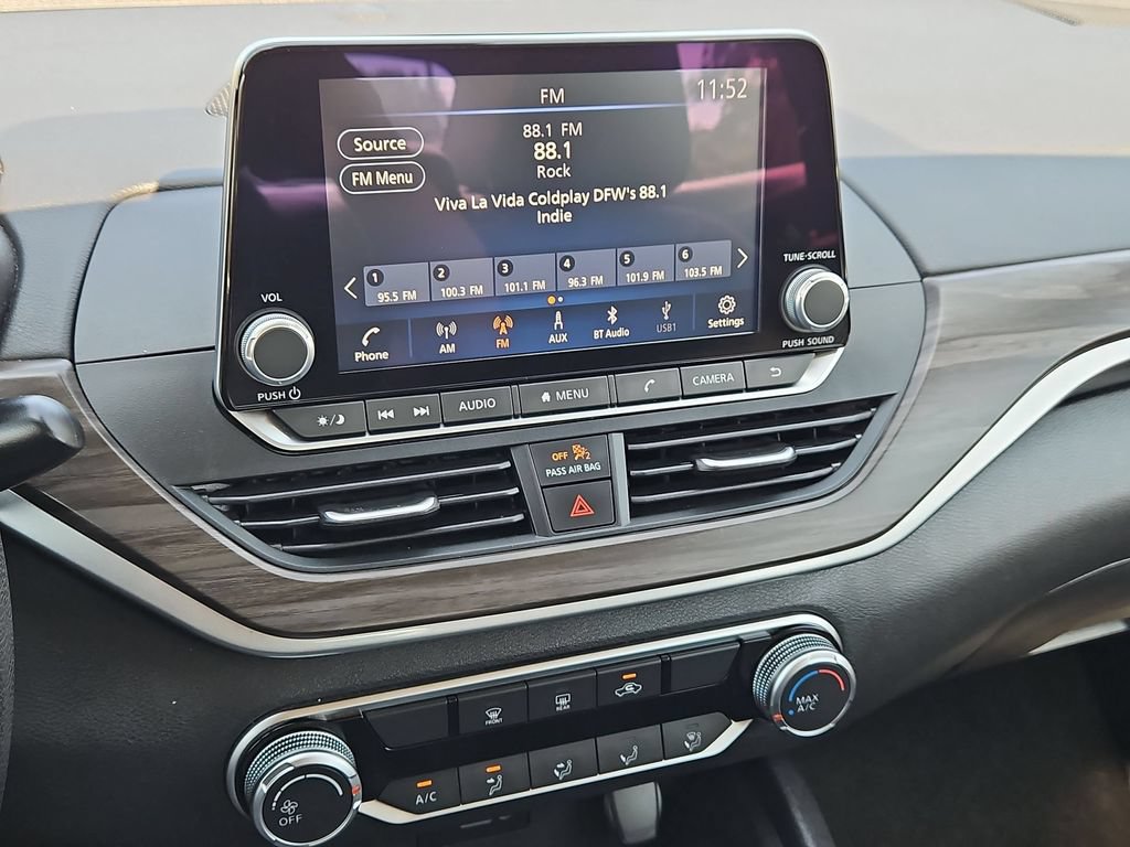 Used 2025 Nissan Altima 2.5 SV FWD image 19