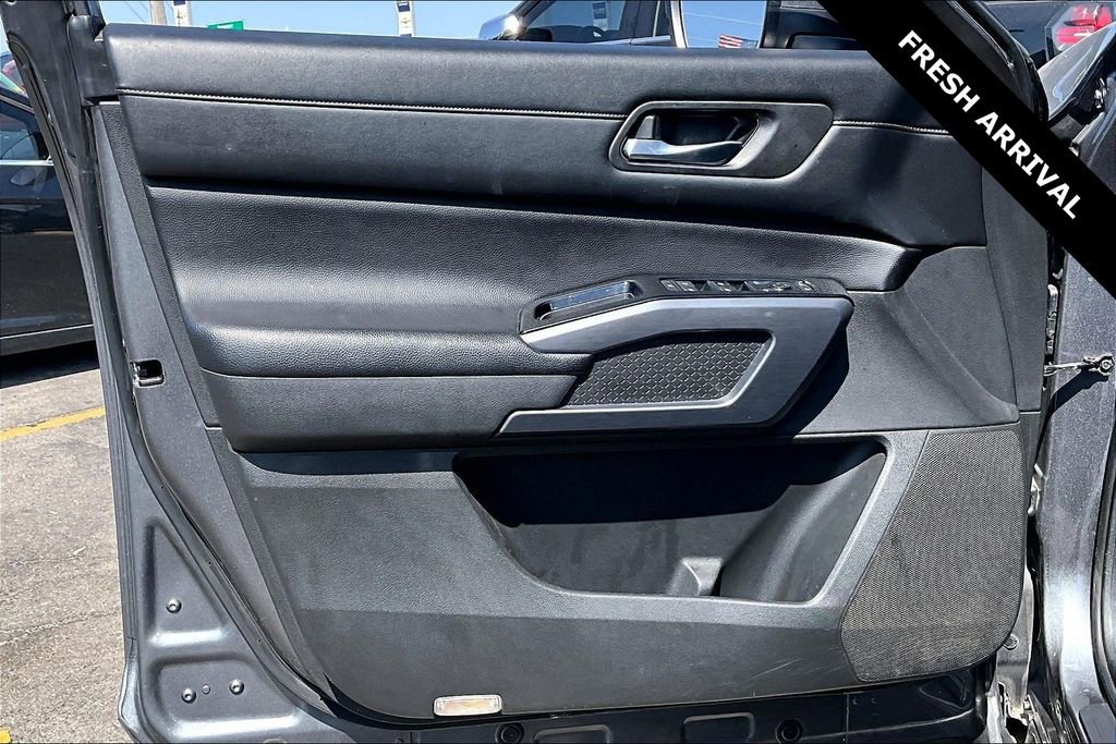 Used 2022 Nissan Pathfinder SL AWD/4WD image 19