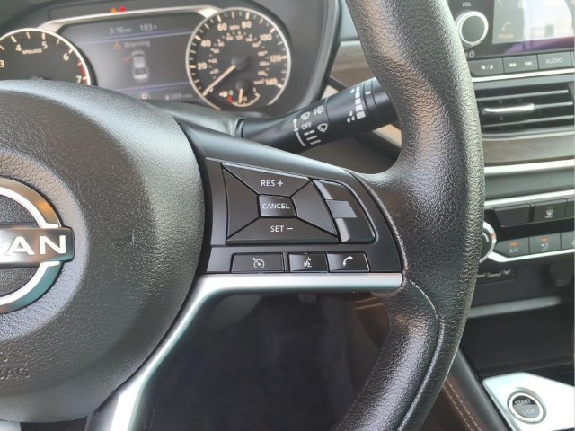 Used 2023 Nissan Altima 2.5 SV FWD image 17