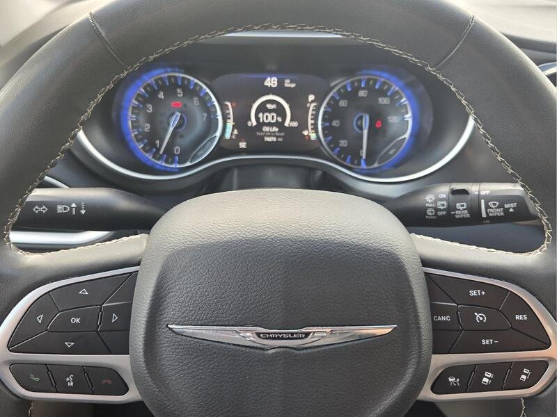 Used 2023 Chrysler Pacifica Touring-L FWD image 32