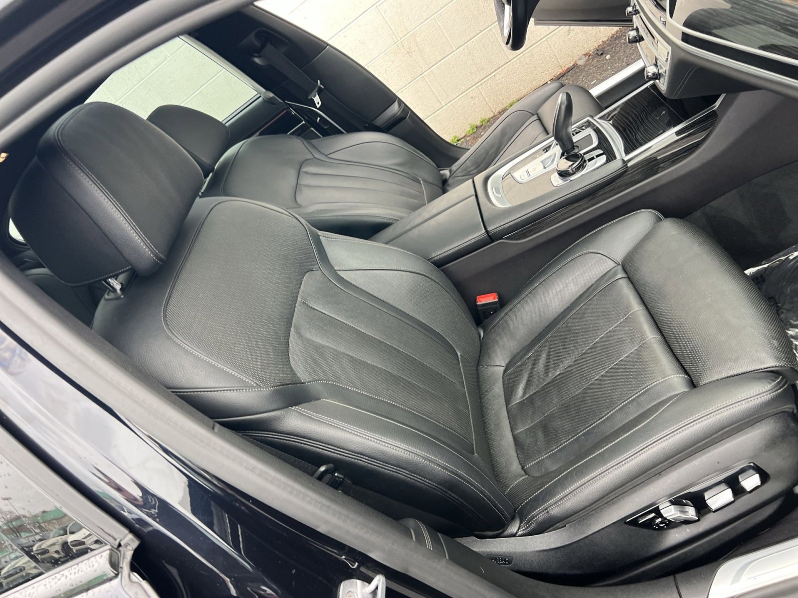 Used 2019 BMW 740i xDrive w/ Executive Package image 27