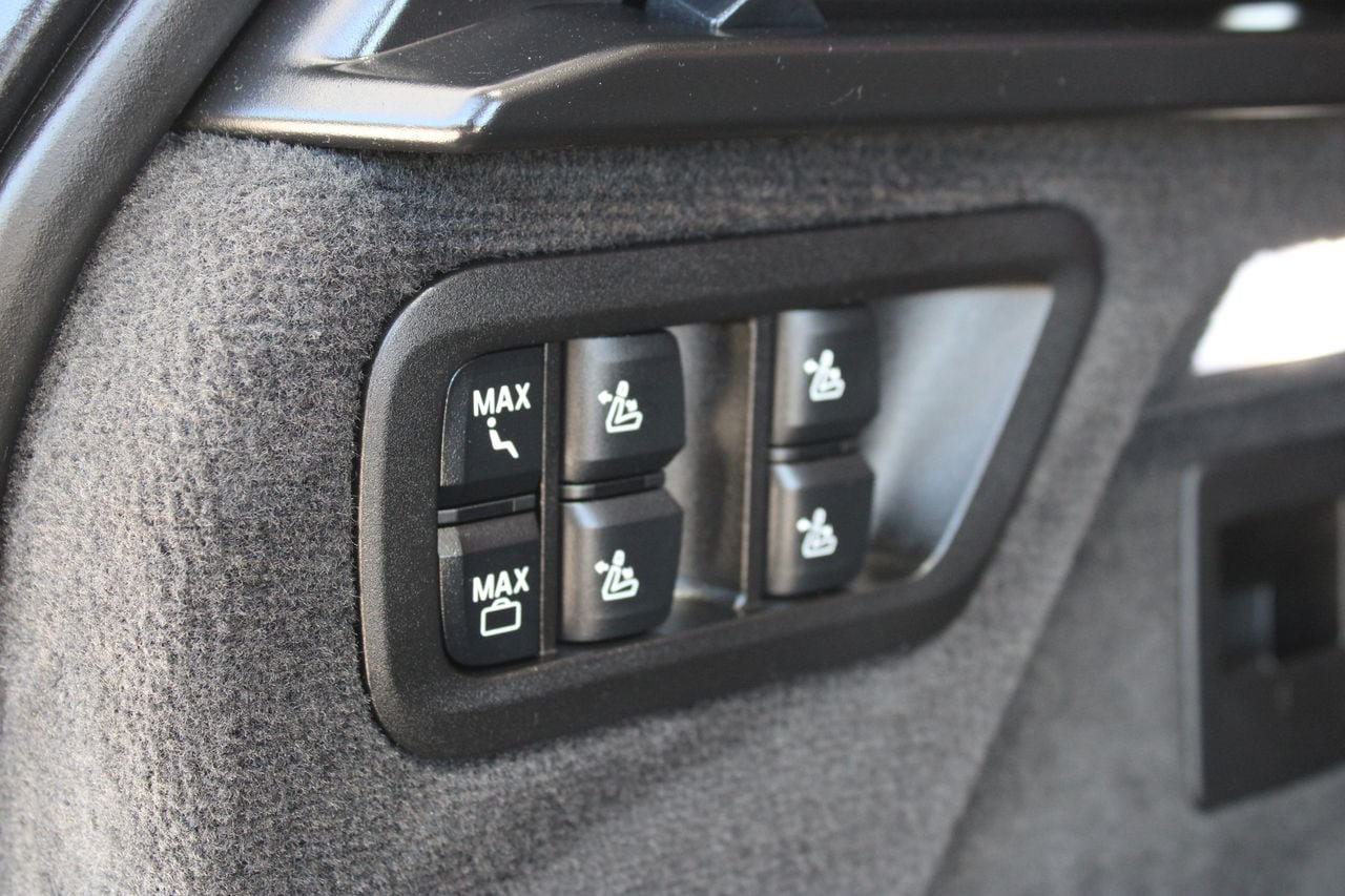 Used 2025 BMW X7 M60i AWD/4WD image 5