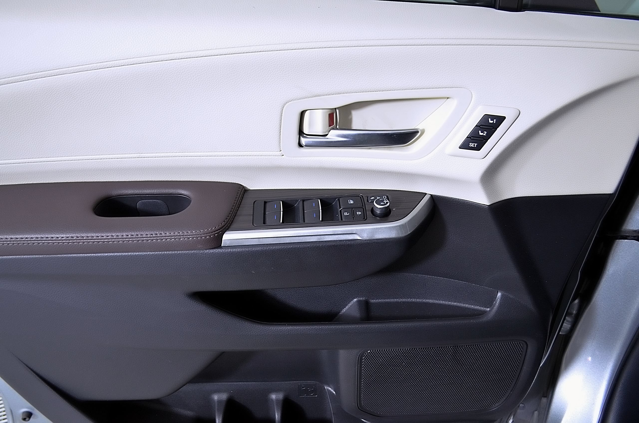 Used 2024 Toyota Sienna Platinum FWD image 20