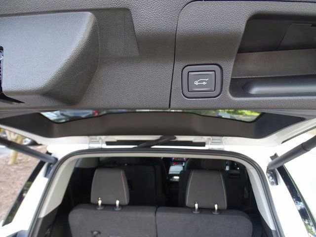 Used 2023 GMC Acadia SLE w/ Driver Convenience Package image 11