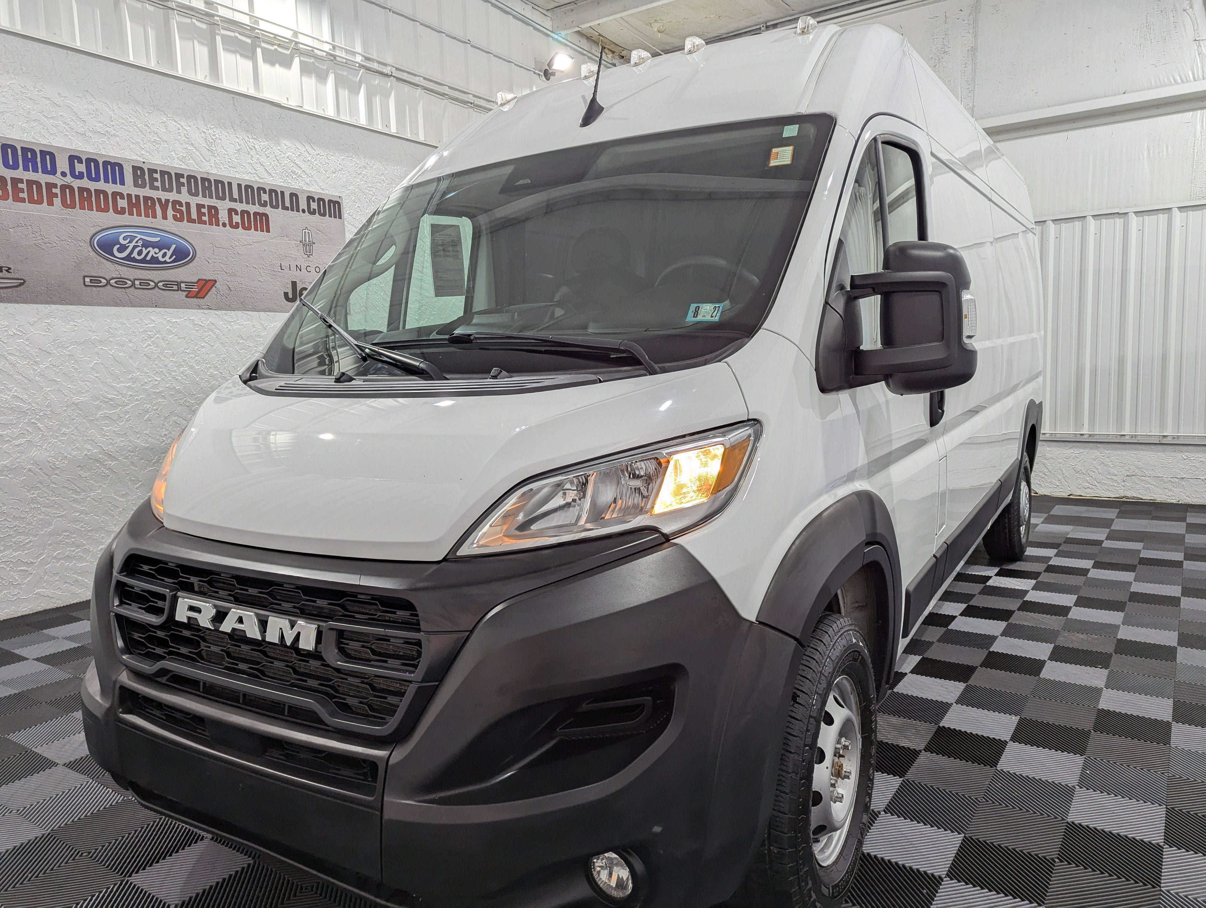 Used 2024 RAM ProMaster 2500 w/ Convenience Group FWD image 3