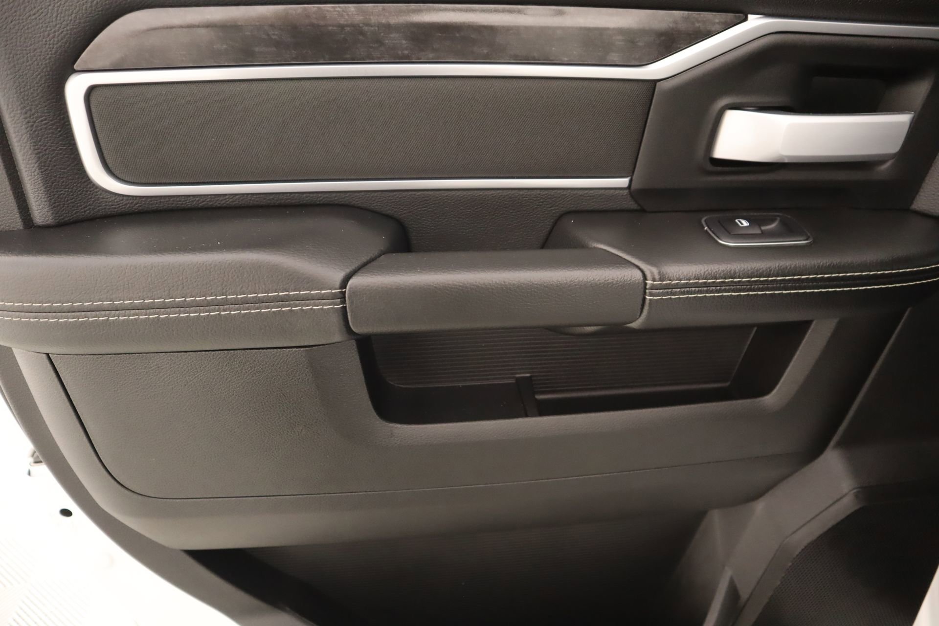 Used 2024 RAM 2500 Big Horn w/ Bed Utility Group image 15