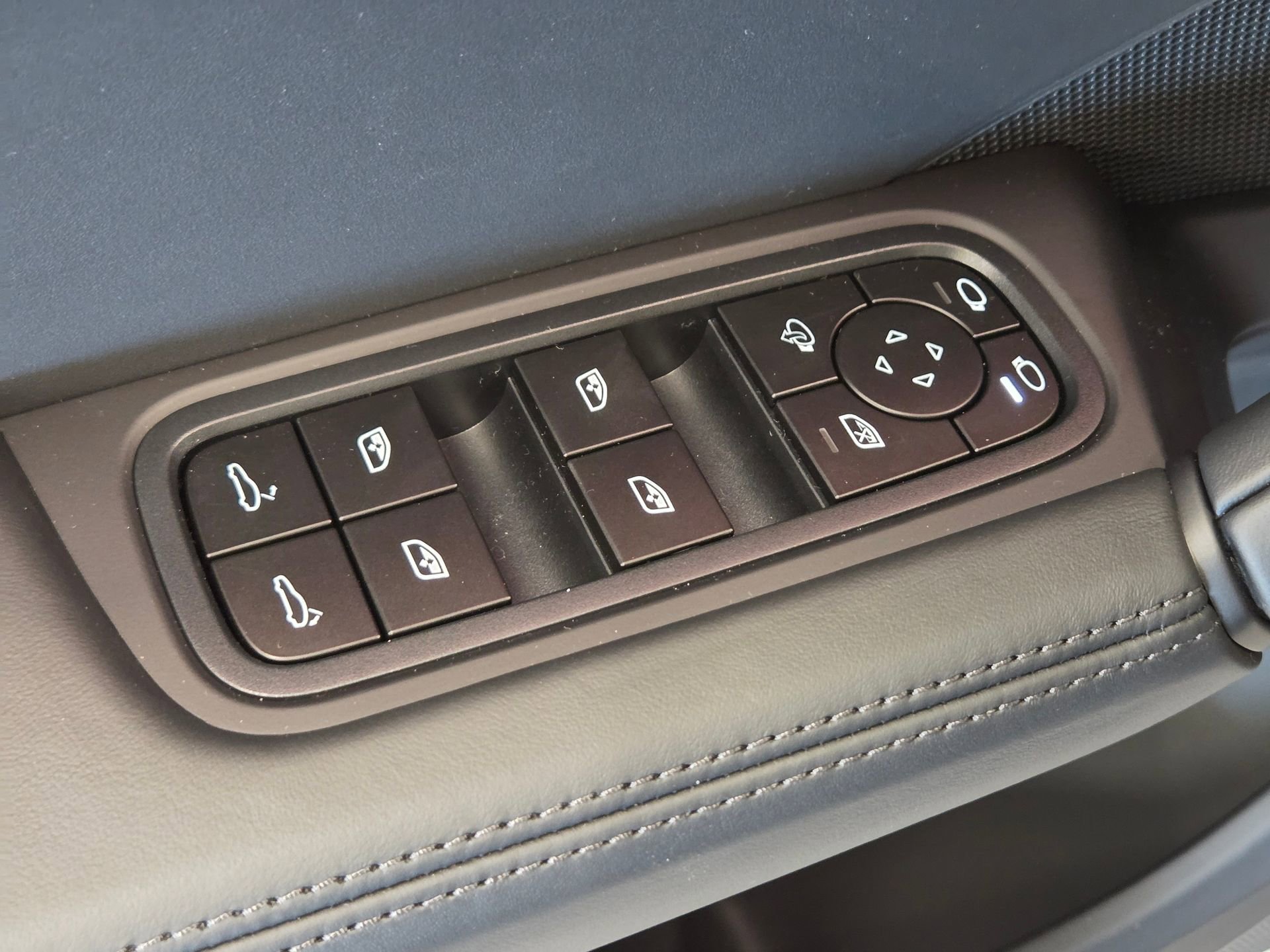 New 2026 Porsche Cayenne AWD/4WD image 15