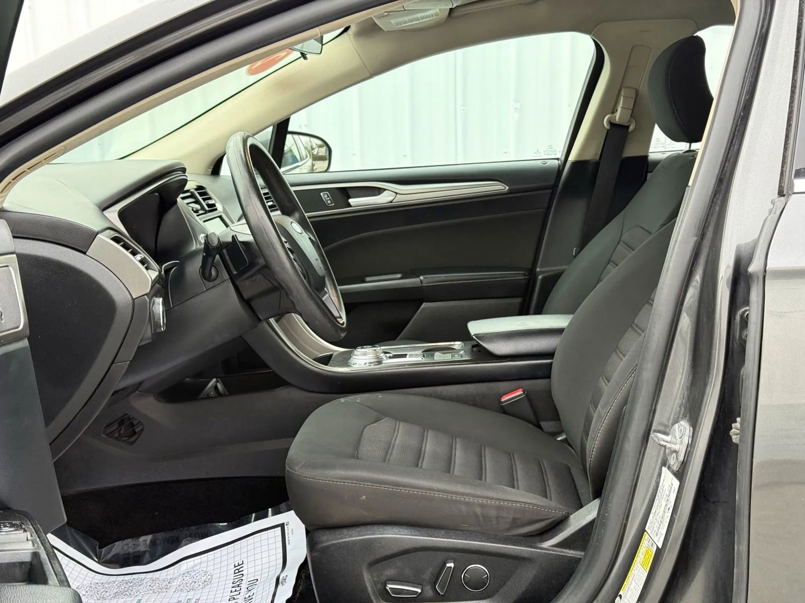 Used 2018 Ford Fusion SE w/ Fusion SE Technology Package image 9