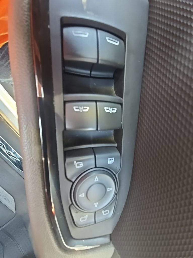 Used 2023 Chevrolet Silverado 1500 ZR2 w/ Technology Package image 35