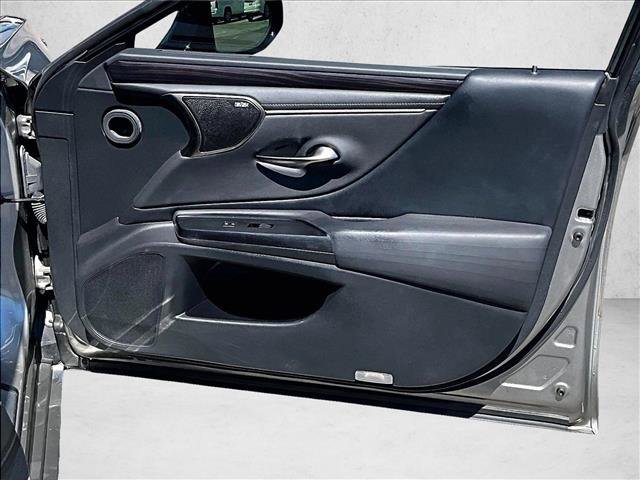 Used 2020 Lexus ES 300h w/ Premium Package image 19