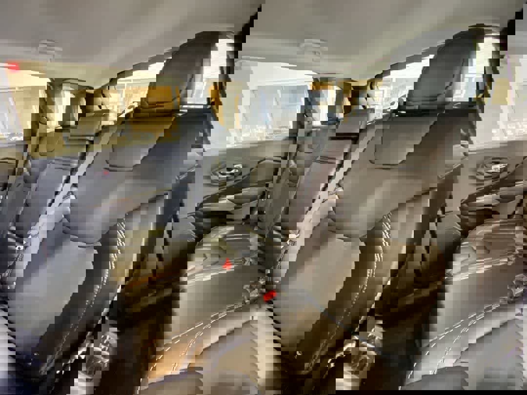 Used 2019 Jeep Cherokee Latitude Plus image 24