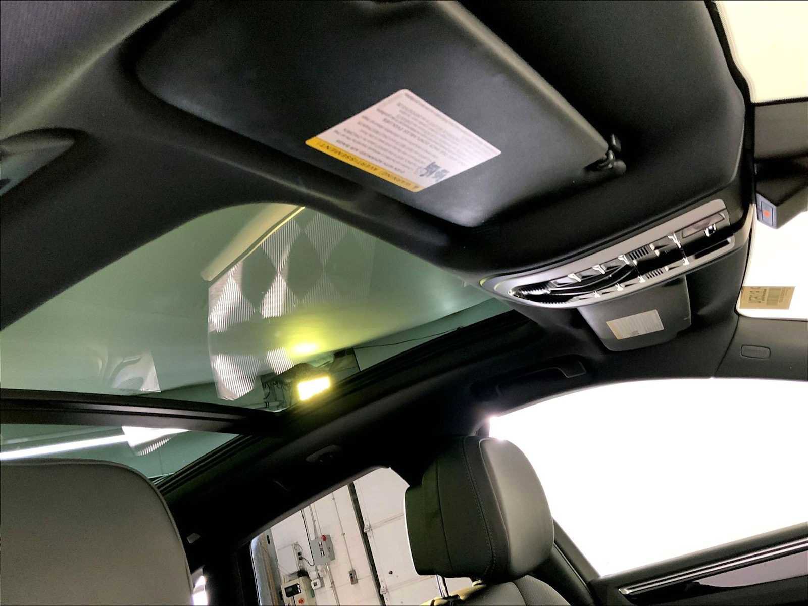 Certified 2023 Porsche Macan AWD/4WD image 20