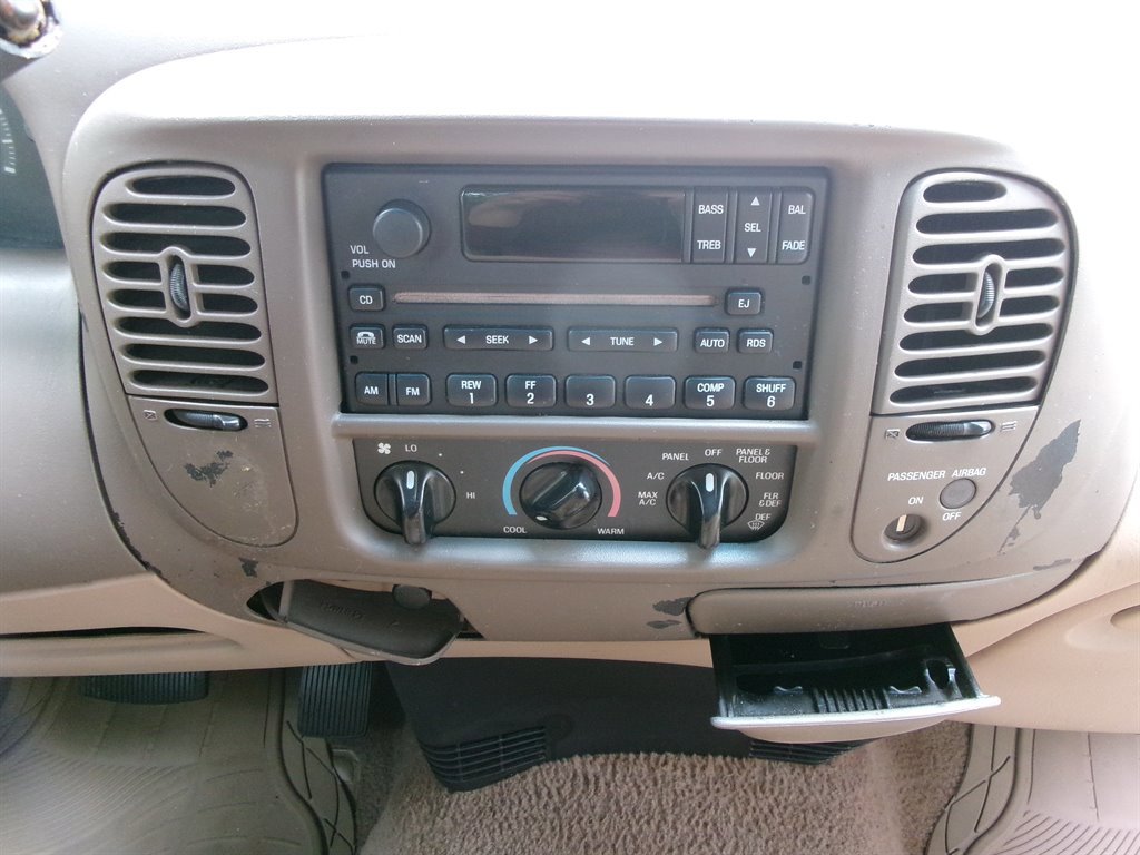 Used 1999 Ford F150 Lariat image 38