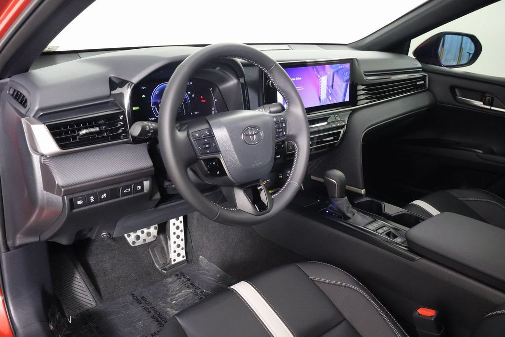 Used 2026 Toyota Camry Hybrid w/ Multimedia Upgrade Package FWD image 7