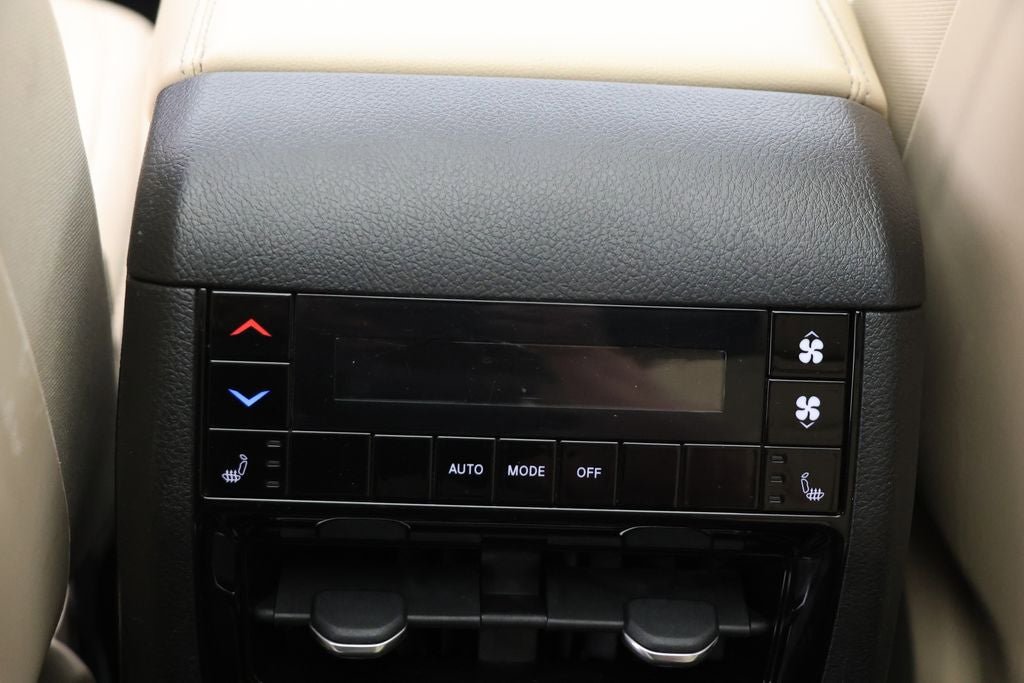 Used 2023 Jeep Grand Cherokee L Limited w/ Luxury Tech Group II AWD/4WD image 13