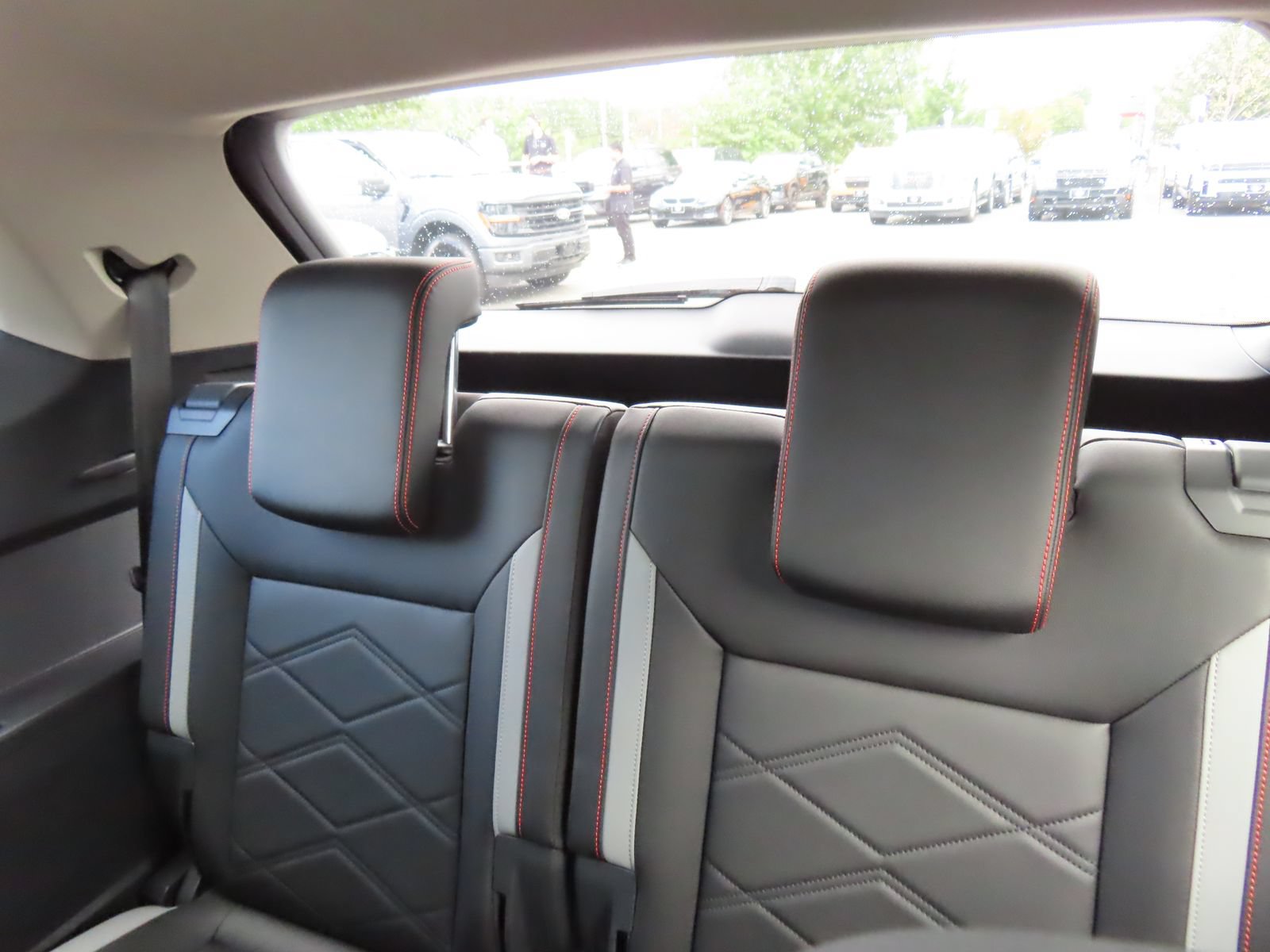 Used 2025 Volkswagen Atlas Peak Edition SE AWD/4WD image 38