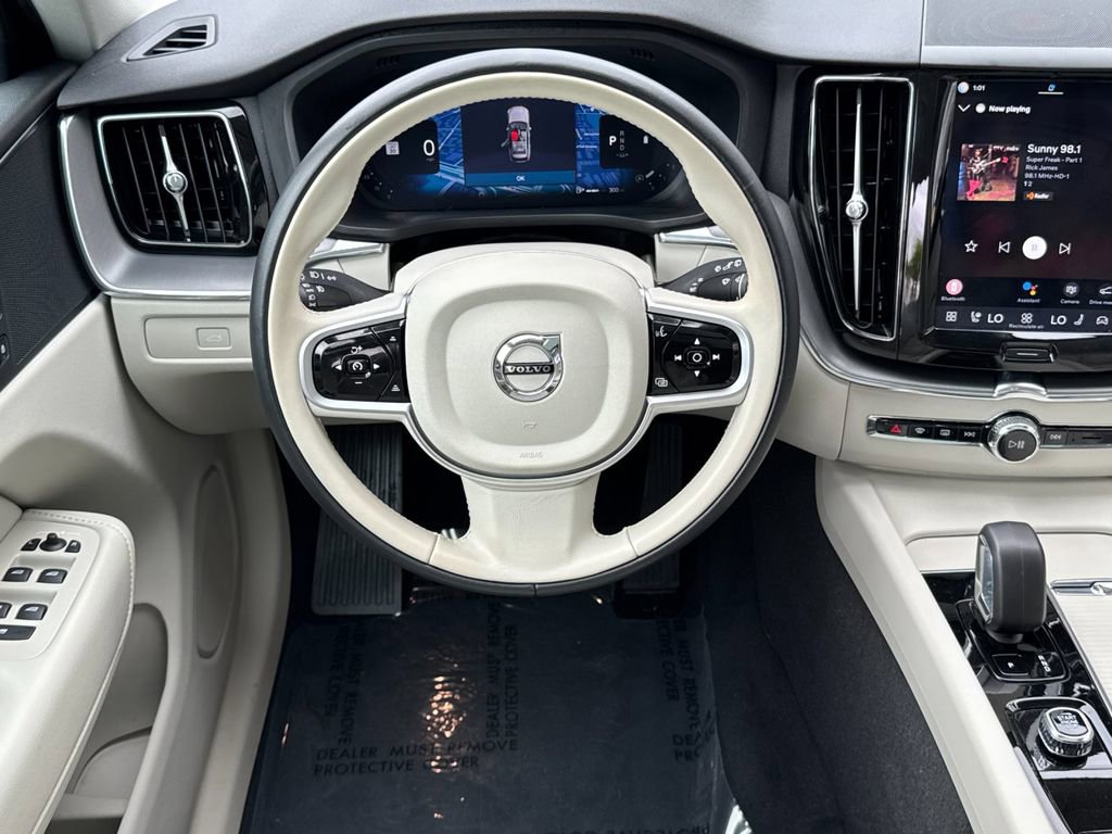 Certified 2025 Volvo XC60 B5 Core image 13