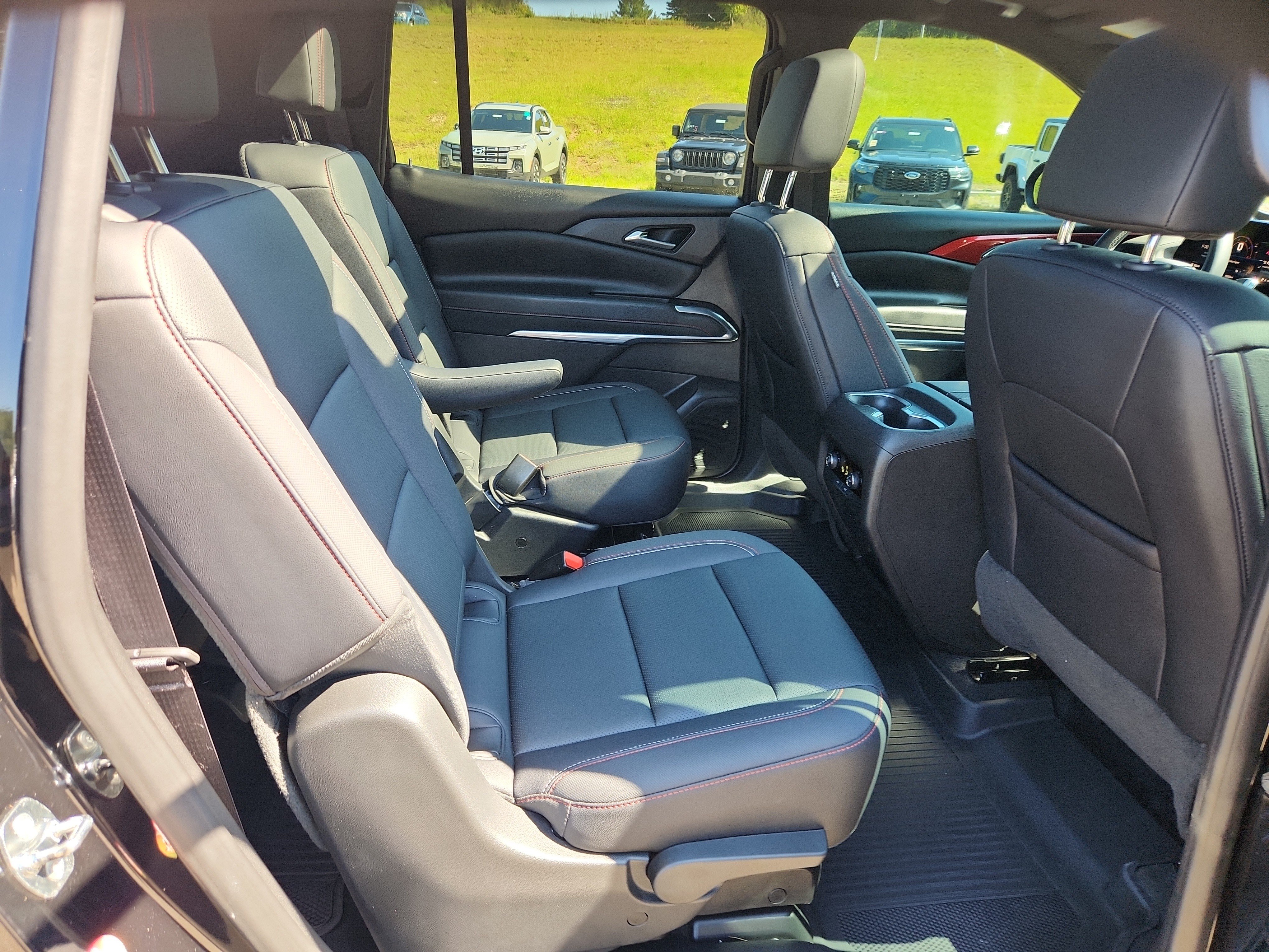 Used 2025 Chevrolet Traverse Z71 w/ Driver Confidence Package AWD/4WD image 45