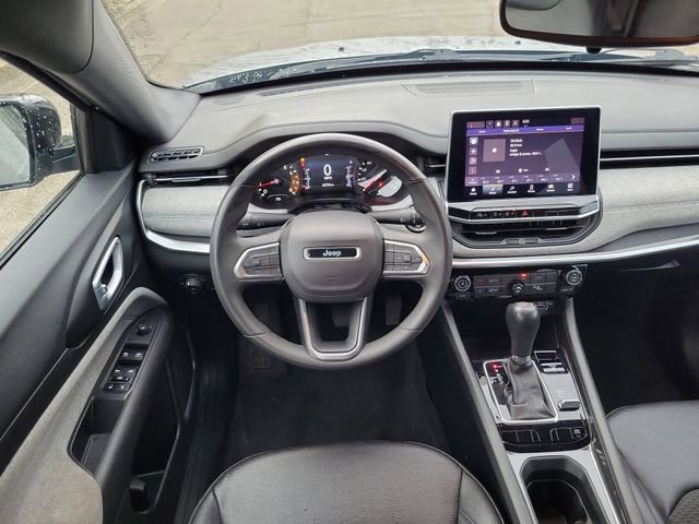 Used 2024 Jeep Compass Latitude w/ Altitude Special Edition image 27